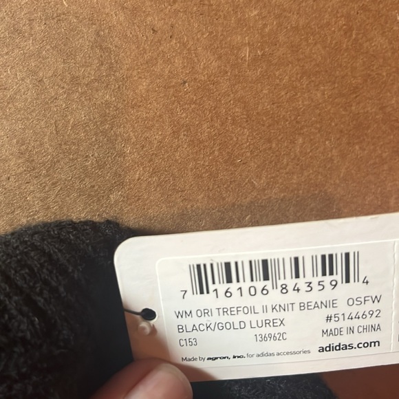 Adidas Women's Black & Gold Metallic Trefoil Cold Weather Beanie Style Hat NWT - Picture 4 of 4